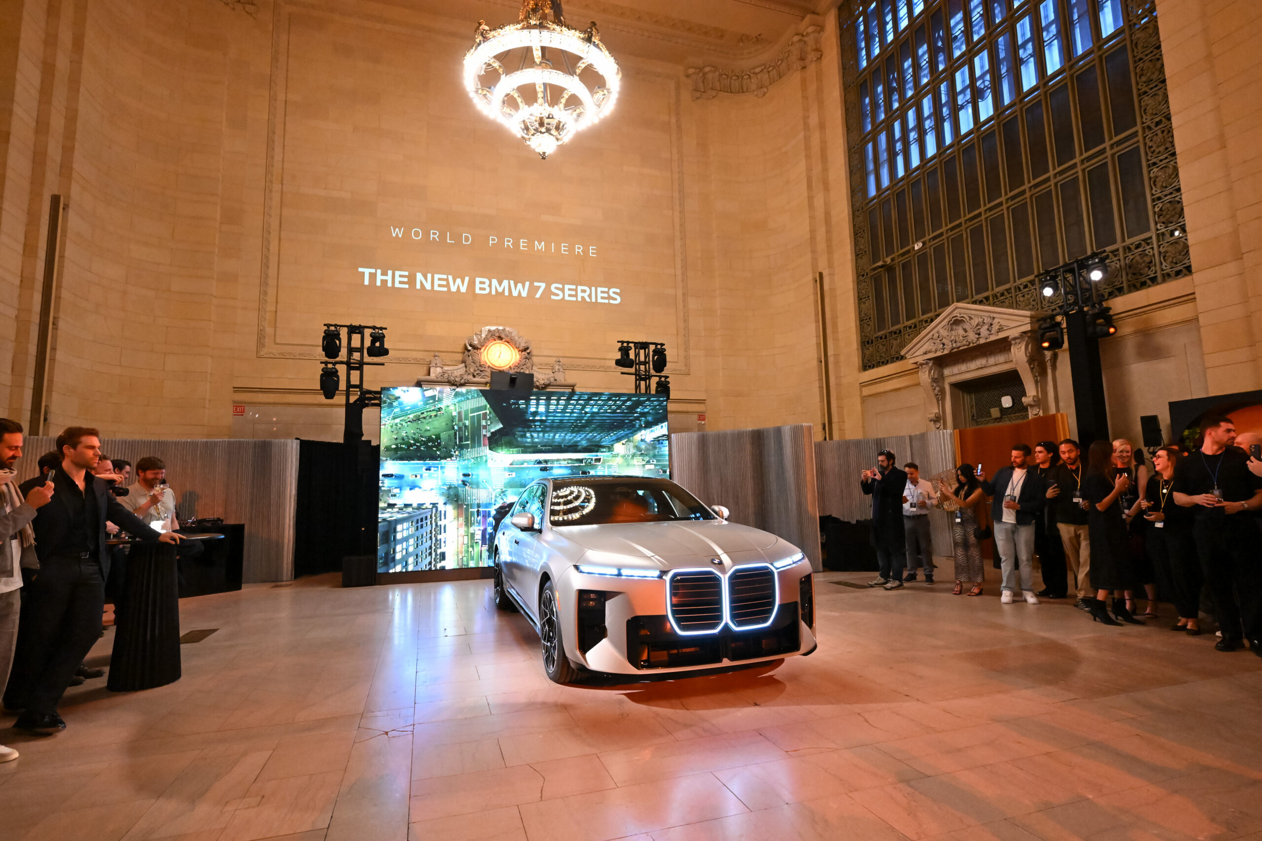 Мировая премьера BMW 7 серии в терминале Гранд-Сентрал